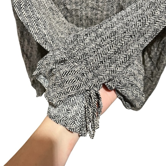 J JILL ~ Grey Herringbone Pattern Button Down Blouse - Picture 3 of 6